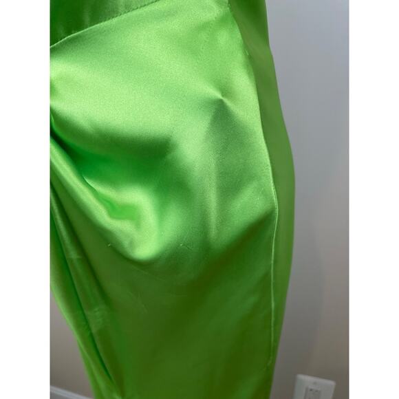 KHANUMS Halter Neck Crystal Embellished Deep V Pear Green Maxi Gown Size XS - Picture 8 of 16